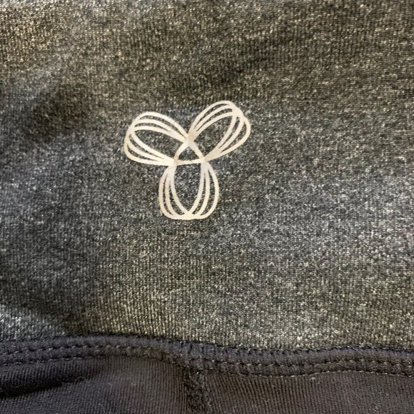 TNA Leggings - Picture 4 of 4